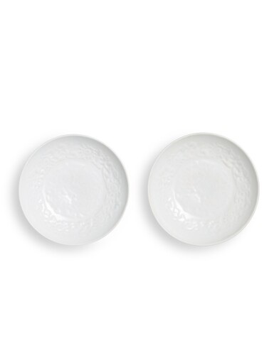 View full screen - View 1 of Lot 5034. A pair of shufu white-glazed 'lotus' dishes, Yuan dynasty | 元 樞府白釉印蓮紋盤一對.