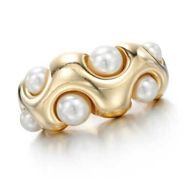 View full screen - View 1 of Lot 82. CULTURED PEARL RING, VAN CLEEF & ARPELS.