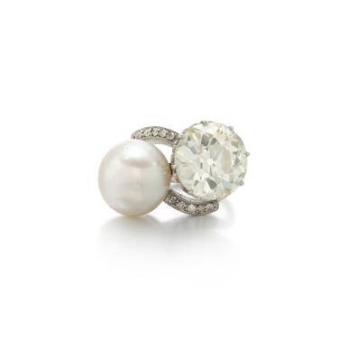View full screen - View 1 of Lot 19. Natural pearl and diamond ring (Anello con diamante e perla naturale).