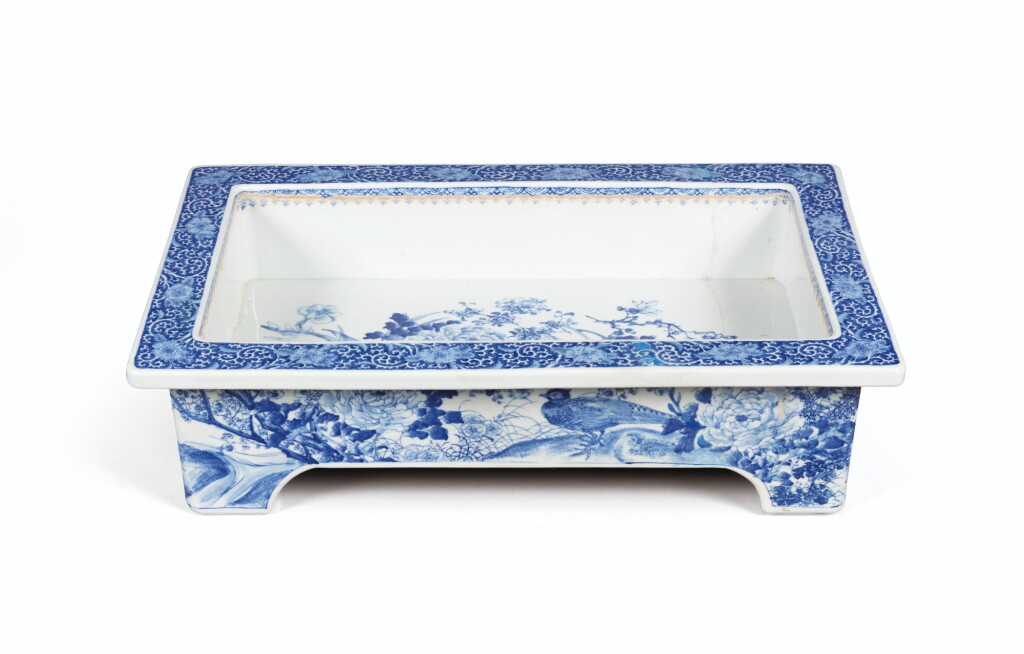 全螢幕檢視 - 查看50A massive blue and white jardinière, Probably Japan, Arita, 20th century 的1