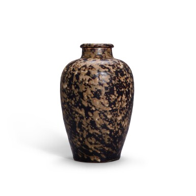 View full screen - View 1 of Lot 9549. A small Jizhou tortoise-shell-glazed vase, Song dynasty | 宋 吉州玳瑁釉瓶.