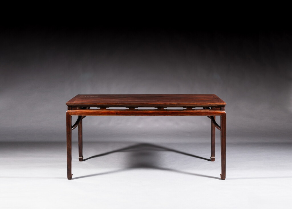 View full screen - View 1 of Lot 14. A 'hongmu' rectangular corner-leg side table (banzhuo), 19th - 20th century | 十九至二十世紀 紅木霸王棖馬蹄足半桌.