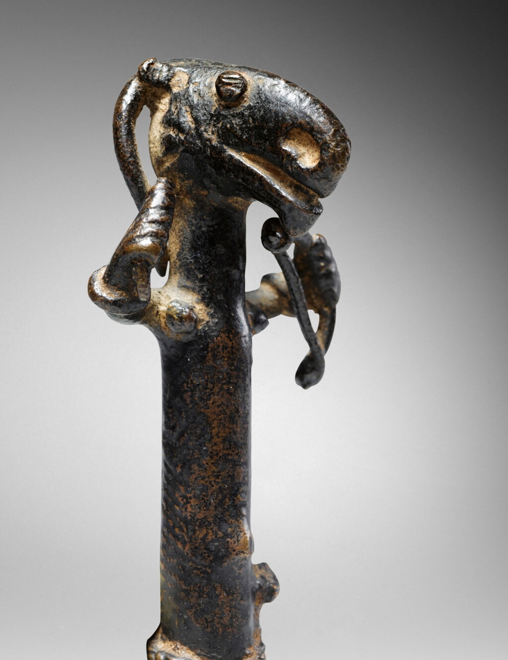View full screen - View 1 of Lot 10. Statuette anthropozoomorphe, Senoufo, Côte d'Ivoire | Anthropozoomorphic Figurine, Senufo, Côte d'Ivoire.