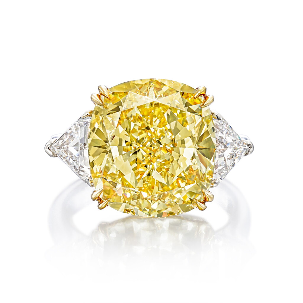 View full screen - View 1 of Lot 1897. Fancy Intense Yellow Diamond and Diamond Ring | 11.17克拉 濃彩黃色鑽石 配 鑽石 戒指.