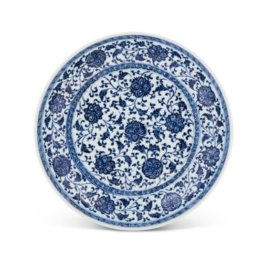 View full screen - View 1 of Lot 156. A blue and white 'floral' dish Qing dynasty, 18th-19th century | 清十八至十九世紀 青花花卉紋盤.