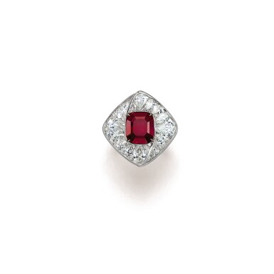 View full screen - View 1 of Lot 1793. FORMS | RUBY AND DIAMOND RING Forms | 4.58卡拉 天然 「緬甸」紅寶石 配 鑽石 戒指.