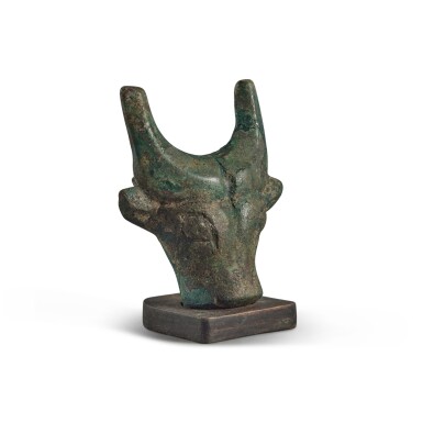 View full screen - View 1 of Lot 42. A small bronze buffalo head-form fitting, Western Zhou dynasty | 西周 青銅牛首形飾.