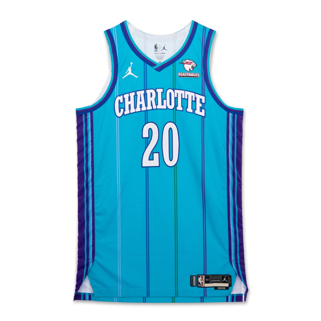 全螢幕檢視 - 查看42Gordon Hayward Charlotte Hornets 2023-2024 Game Worn Classic Edition Jersey的1