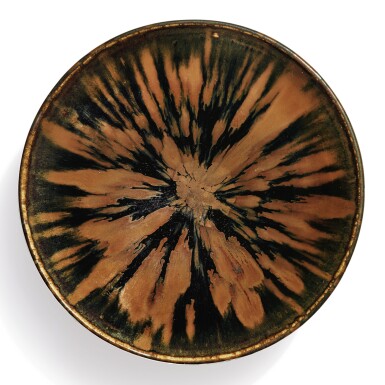 View full screen - View 1 of Lot 101. A superb russet-splashed black-glazed bowl, Northern Song / Jin dynasty | 北宋 / 金 黑釉醬花飛斑紋笠式盞.
