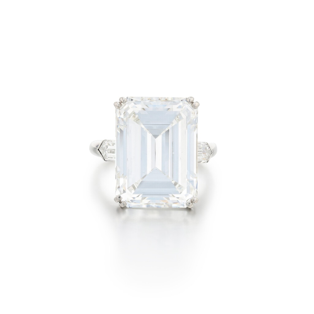View full screen - View 1 of Lot 64. Diamond ring | Bague diamant .