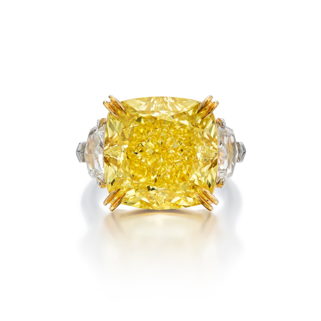 Voir en plein écran - Voir 1 du lot 1904. Fancy Vivid Yellow Diamond and Diamond Ring | 16.36克拉 艷彩黃色鑽石 配 鑽石 戒指.