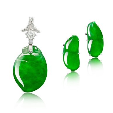 View full screen - View 1 of Lot 1731. Carved Jadeite and Diamond Pendant; and Pair of Carved Jadeite Earrings | 天然翡翠雕「壽桃」配 鑽石 吊墜;及 天然翡翠雕「福豆」耳環一對.