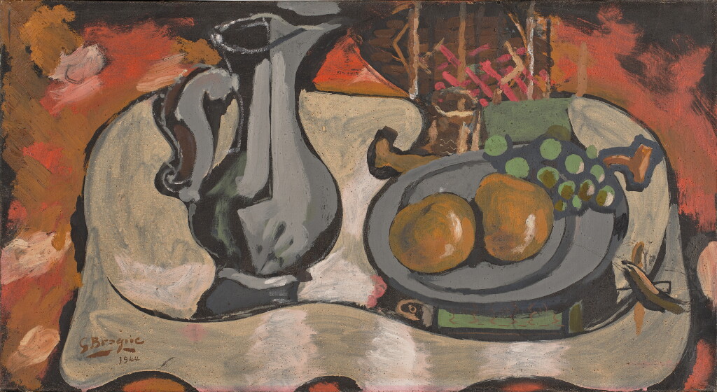 View full screen - View 1 of Lot 111. Pot d’étain et assiette de fruits.