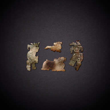 View full screen - View 1 of Lot 3474. Four jade birds, Western Zhou dynasty | 西周 玉鳥四件.