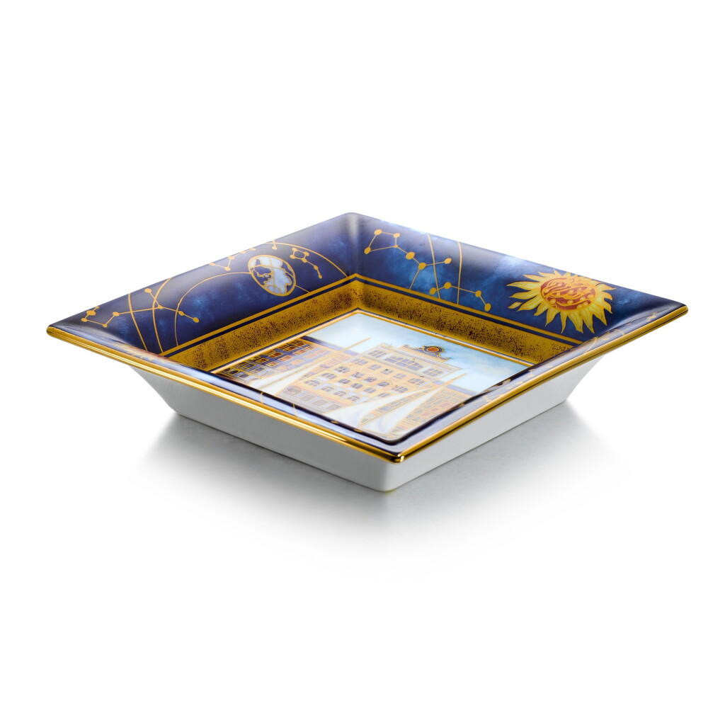 View full screen - View 1 of Lot 8124. Porcelaine de Limoges Vide Poche "Batiment Historique, Patek Philippe Geneve" A porcelain and enamel dish, Circa 2014 | Porcelaine de Limoges Vide Poche "Batiment Historique, Patek Philippe Geneve" 陶瓷及琺瑯擺飾盤,約2014年製.