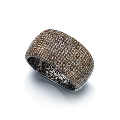 View full screen - View 1 of Lot 574. Coloured Diamond Bangle | 彩色鑽石 手鐲.