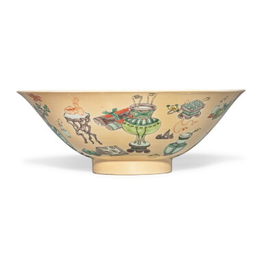 View full screen - View 1 of Lot 1189. A café-au-lait-ground famille-verte 'Hundred Antiques' conical bowl, Qing dynasty, Kangxi period | 清康熙 米黃地五彩博古圖笠式盌.
