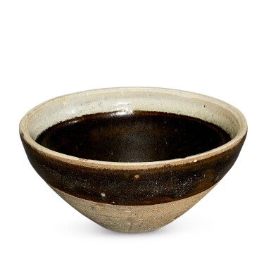 View full screen - View 1 of Lot 320. A SOUTHERN KILN WHITE-RIMMED BLACK-GLAZED BOWL SONG DYNASTY | 宋 黑釉白口盞.