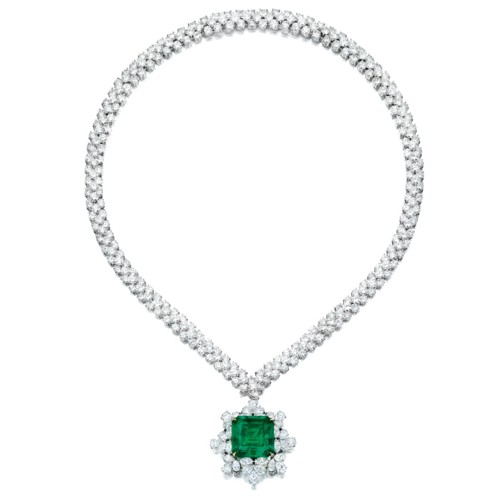 View full screen - View 1 of Lot 1784. AN IMPRESSIVE DIAMOND NECKLACE, VAN CLEEF & ARPELS, AND AN EMERALD AND DIAMOND PENDANT/BROOCH 鑽石項鏈, 梵克雅寶; 及 24.27卡拉「哥倫比亞」祖母綠 配 鑽石 吊墜 / 別針.