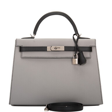 View full screen - View 1 of Lot 31. HERMÈS | HORSESHOE STAMP (HSS) BICOLOR GRIS MOUETTE AND BLACK SELLIER KELLY 32CM IN EPSOM LEATHER WITH PALLADIUM HARDWARE.