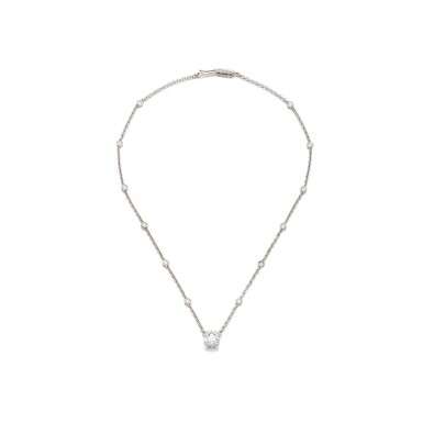 View full screen - View 1 of Lot 843. Diamond necklace.