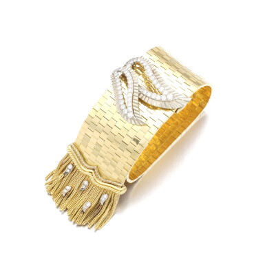 View full screen - View 1 of Lot 549. JAEGER LECOULTRE AND GÜBELIN | GOLD AND DIAMOND BRACELET/WATCH.