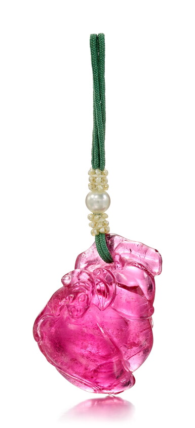 View full screen - View 1 of Lot 9133. PINK TOURMALINE, SEED PEARL AND CULTURED PEARL PENDANT, LATE QING | 粉紅色碧璽 配 珍珠 及 養殖珍珠 吊墜, 晚清.