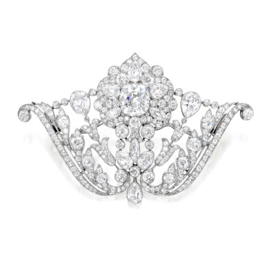 View full screen - View 1 of Lot 23. Diamond Brooch.