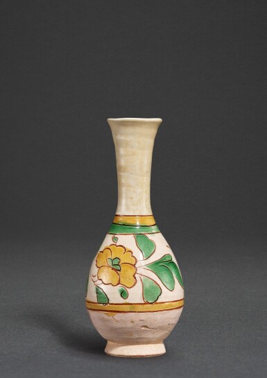 View full screen - View 1 of Lot 50. A sancai-glazed bottle vase, Jin dynasty | 金 三彩花卉紋長頸瓶.