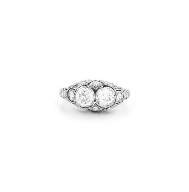 View full screen - View 1 of Lot 14. Bague diamants | Diamond ring.