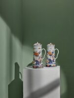 A pair of Imari coffee ewers and covers for the European export market | Edo period, early 18th century