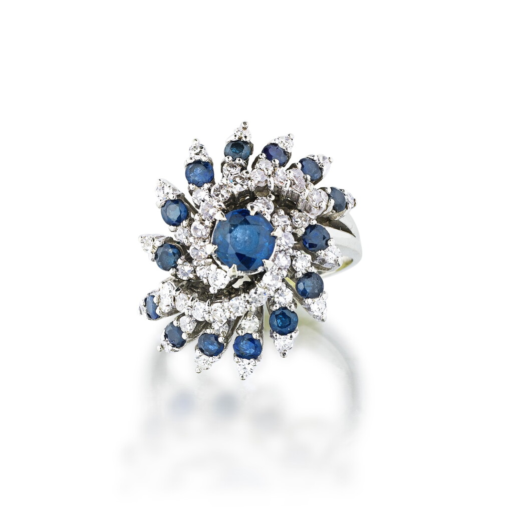 View full screen - View 1 of Lot 330. Bague saphirs et diamants | Sapphire and diamond ring.