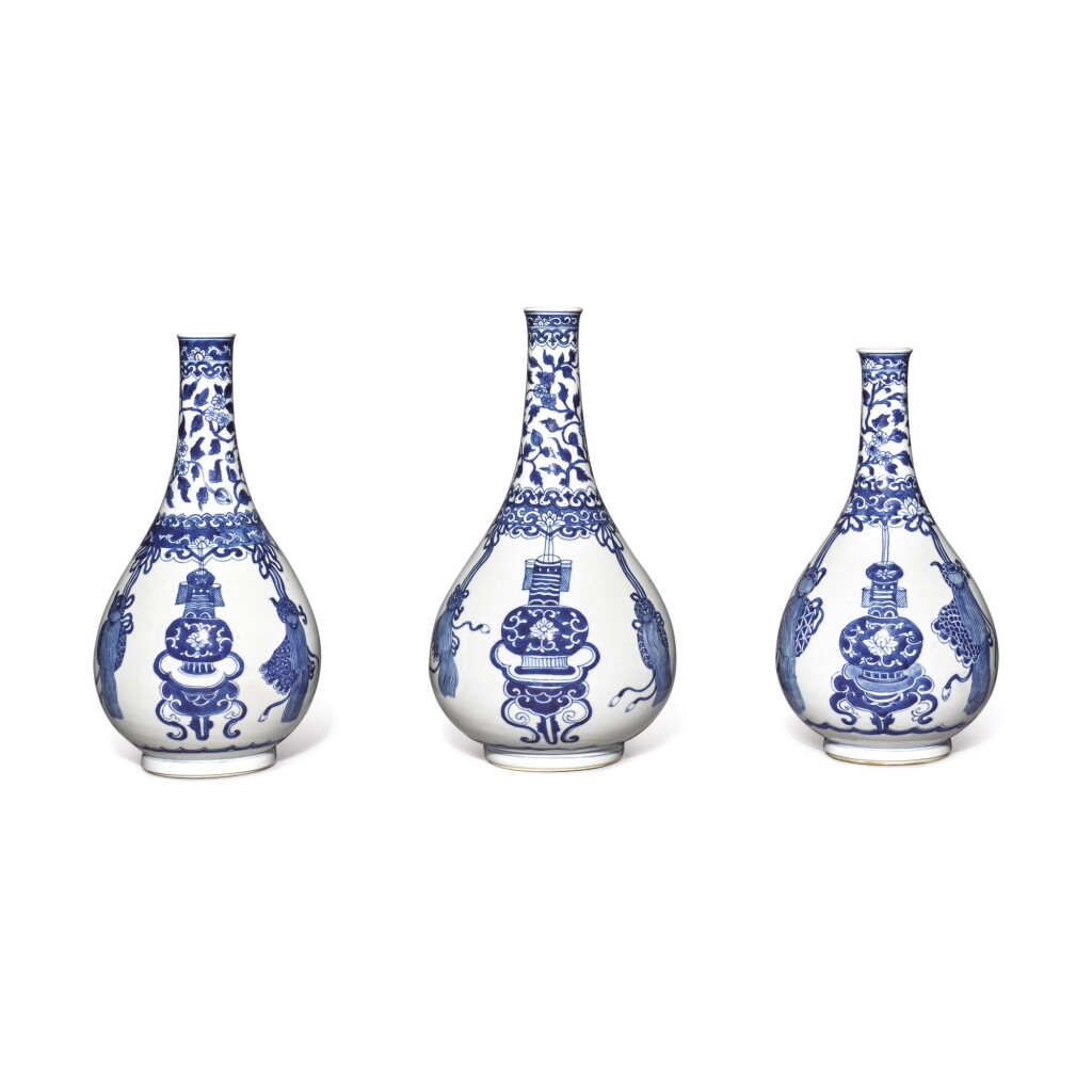 View full screen - View 1 of Lot 789. THREE BLUE AND WHITE 'ANTIQUES' BOTTLE VASES, QING DYNASTY, KANGXI PERIOD.