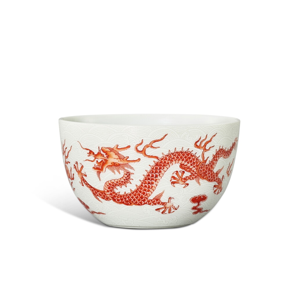 View full screen - View 1 of Lot 352. A sgraffiato-ground iron-red decorated ‘dragon’ cup, Seal mark and period of Qianlong 清乾隆 白地軋道礬紅海水雙龍趕珠紋盌 《大清乾隆年製》款.