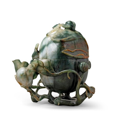 View full screen - View 1 of Lot 179. A green hardstone 'melon' box and cover 20th century | 二十世紀 碧石雕瓜瓞綿綿蓋盒.