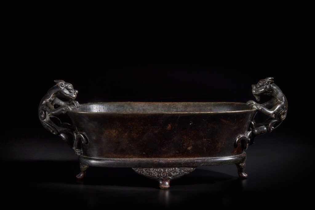 View full screen - View 1 of Lot 237. A bronze 'chilong' censer, 17th / 18th century.
