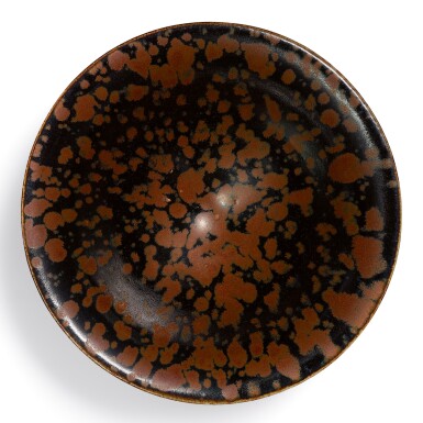 View full screen - View 1 of Lot 2. A SUPERB AND RARE CIZHOU RUSSET-SPLASHED BLACK-GLAZED 'PARTRIDGE FEATHER' BOWL NORTHERN SONG DYNASTY | 北宋 磁州窰鷓鴣斑斗笠盞.
