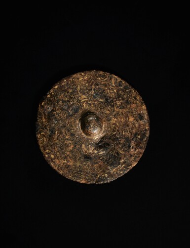 View full screen - View 1 of Lot 250. An extremely rare inscribed gold-inlaid iron mirror, Eastern Han dynasty | 東漢 鐵錯金獸紋鏡.