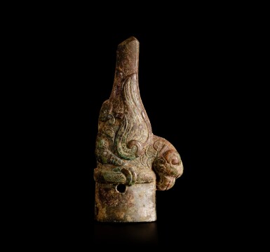 View full screen - View 1 of Lot 94. An archaic bronze bird-form fitting, Warring States period | 戰國 鳥紋銅飾件.