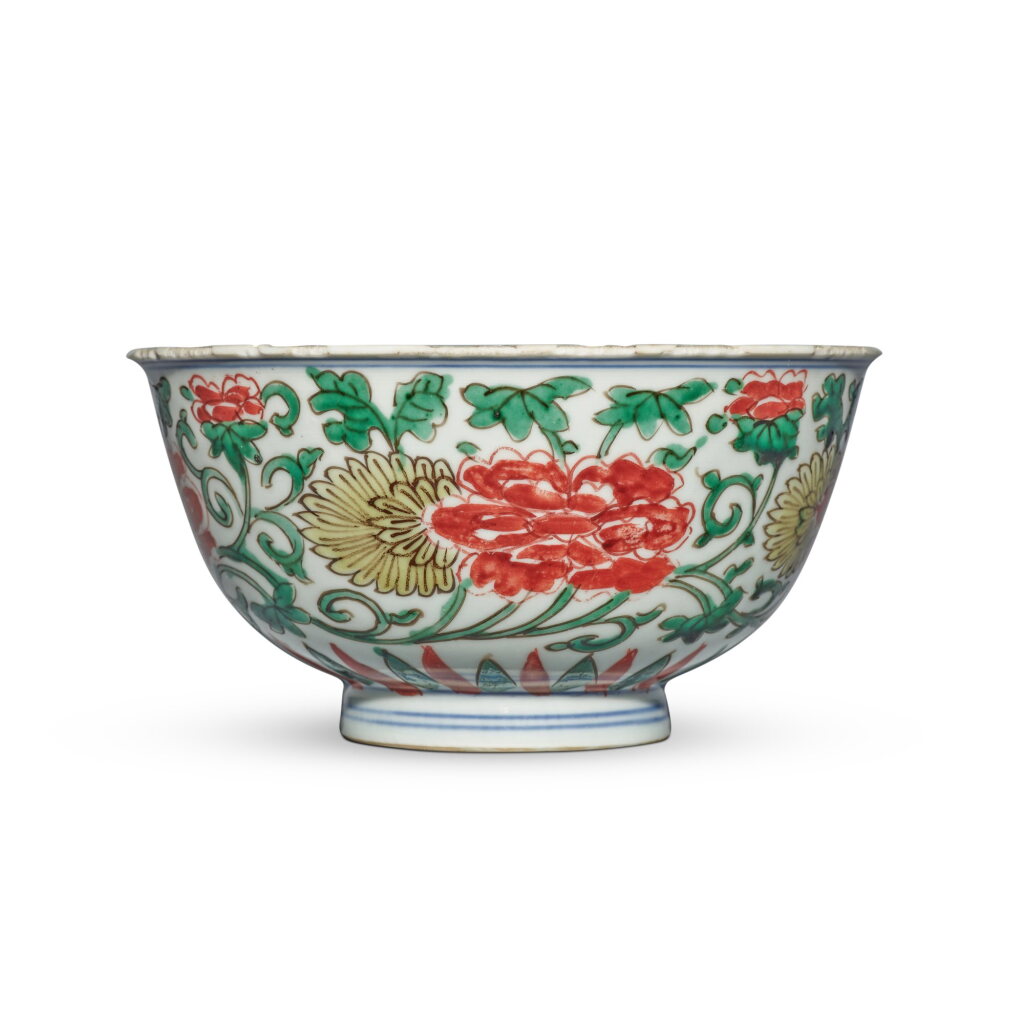 View full screen - View 1 of Lot 41. A wucai 'floral' bowl, 17th century | 十七世紀 五彩花卉紋盌.