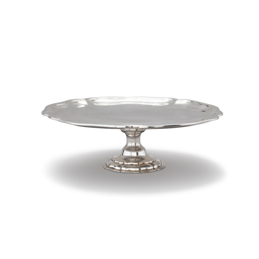 View full screen - View 1 of Lot 113. An Italian silver stand, Carlo Domenico Merlo, assay-master Bartolomeo Pagliani, Turin, 1754-1775 | Présentoir en argent par Carlo Domenico Merlo, essayeur Bartolomeo Pagliani, Turin, 1754-1775.