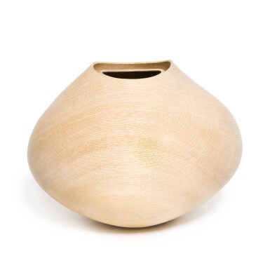 Voir en plein écran - Voir 1 du lot 108. Vessel.