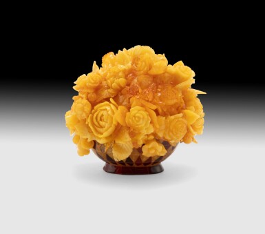 View full screen - View 1 of Lot 206. A Lituanian amber bunch of flowers in a basket, circa 1950 | Bouquet de fleurs dans une corbeille en ambre, Lituanie, vers 1950.