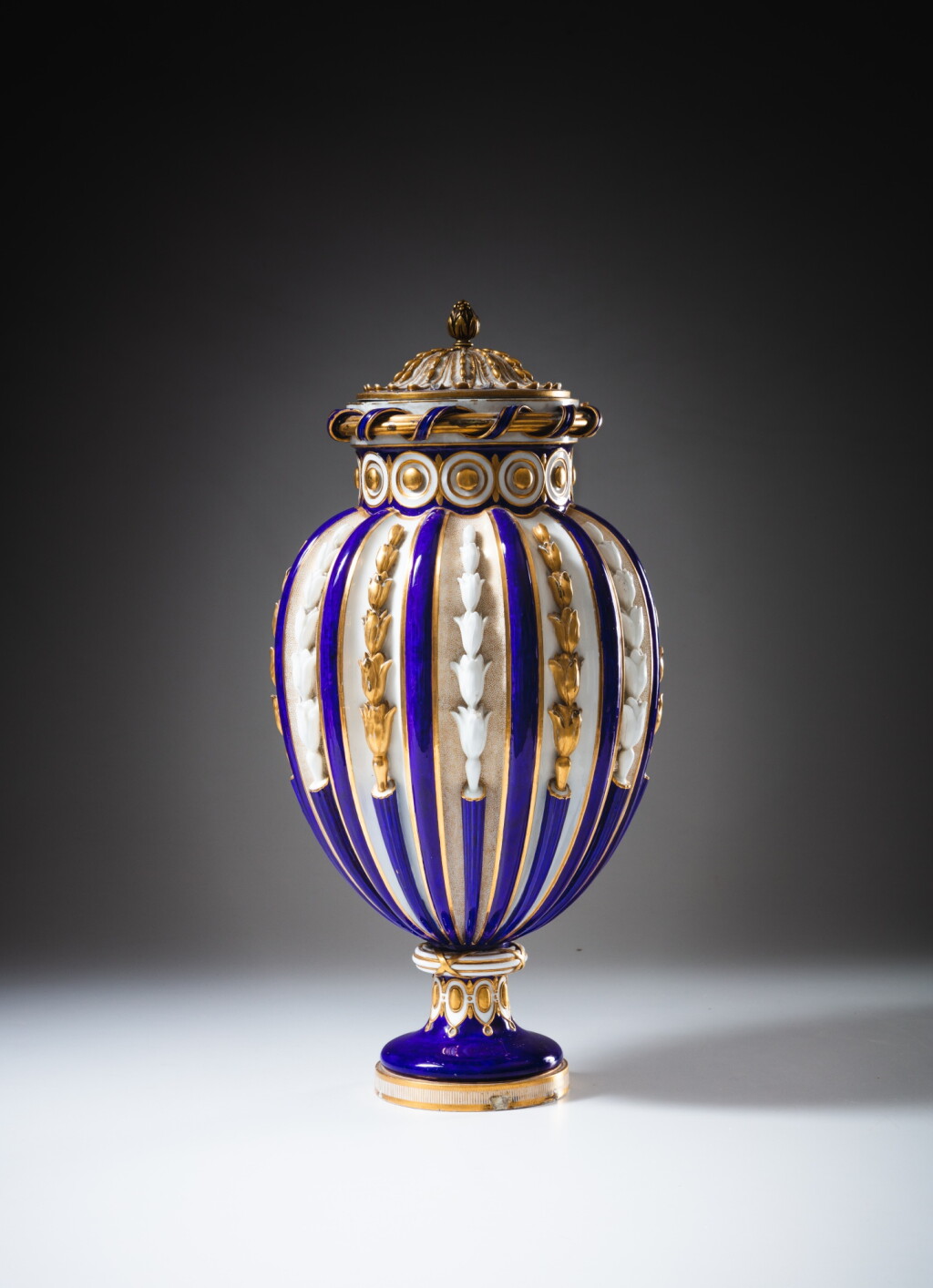 View full screen - View 1 of Lot 450. A Sèvres bleu nouveau-ground vase and cover, possibly vase ‘à chaîne’ or ‘à côte de melon’, circa 1770 | Vase son couvercle en porcelaine tendre "bleu nouveau", peut-être ‘à chaîne’ or ‘à côte de melon’ de la Manufacture de Sèvres, circa 1770.