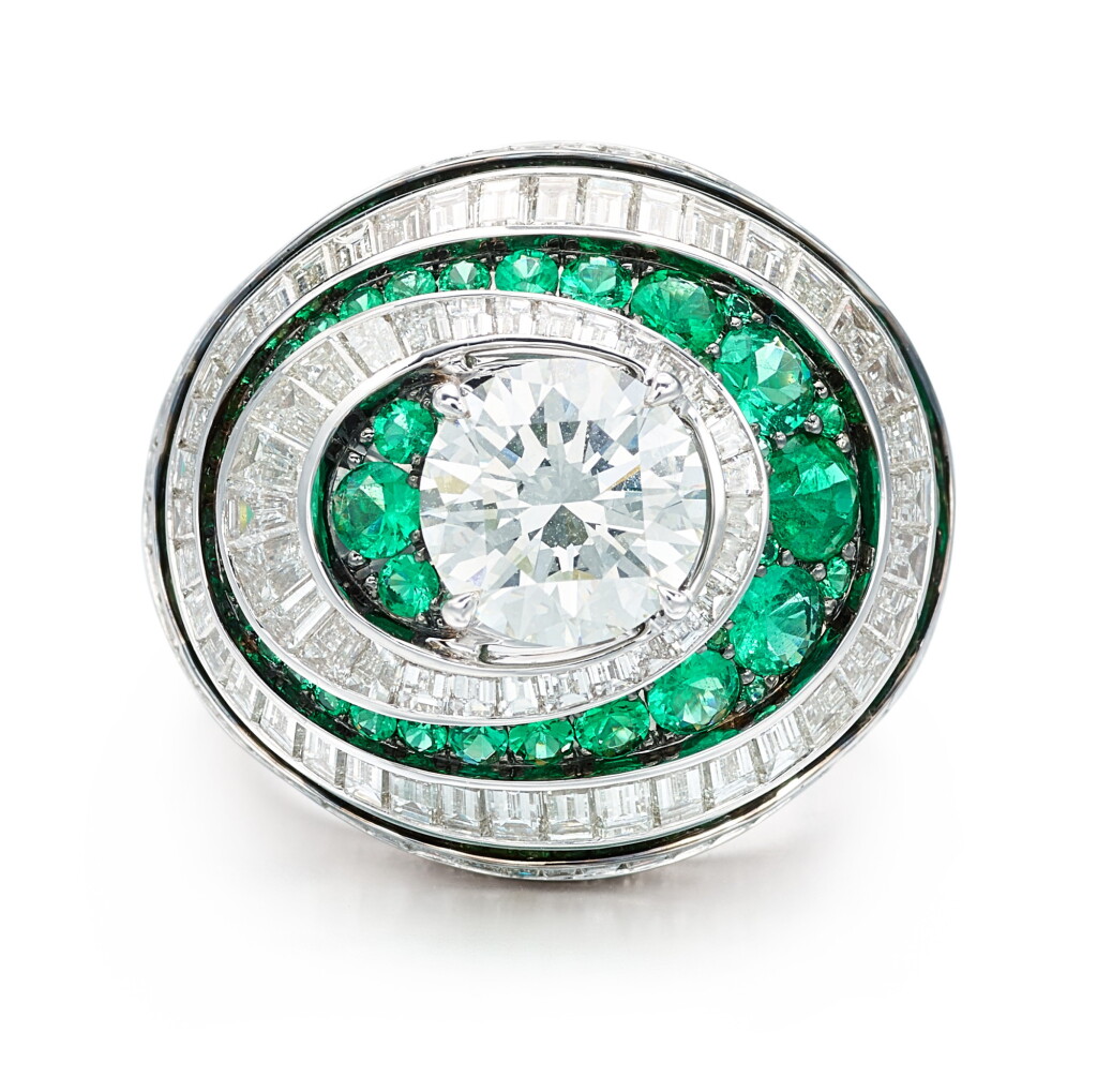 View full screen - View 1 of Lot 1038. Diamond and Emerald Ring | 格拉夫| 2.02克拉 圓形 G色 鑽石 配 祖母綠 戒指 (小鑽石及祖母綠共重約5.10及2.20克拉).