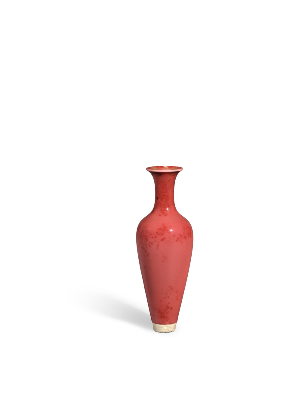 View full screen - View 1 of Lot 1076. A rare peachbloom-glazed willow-leaf vase, Mark and period of Kangxi | 清康熙 豇豆紅釉柳葉瓶 《大清康熙年製》款.