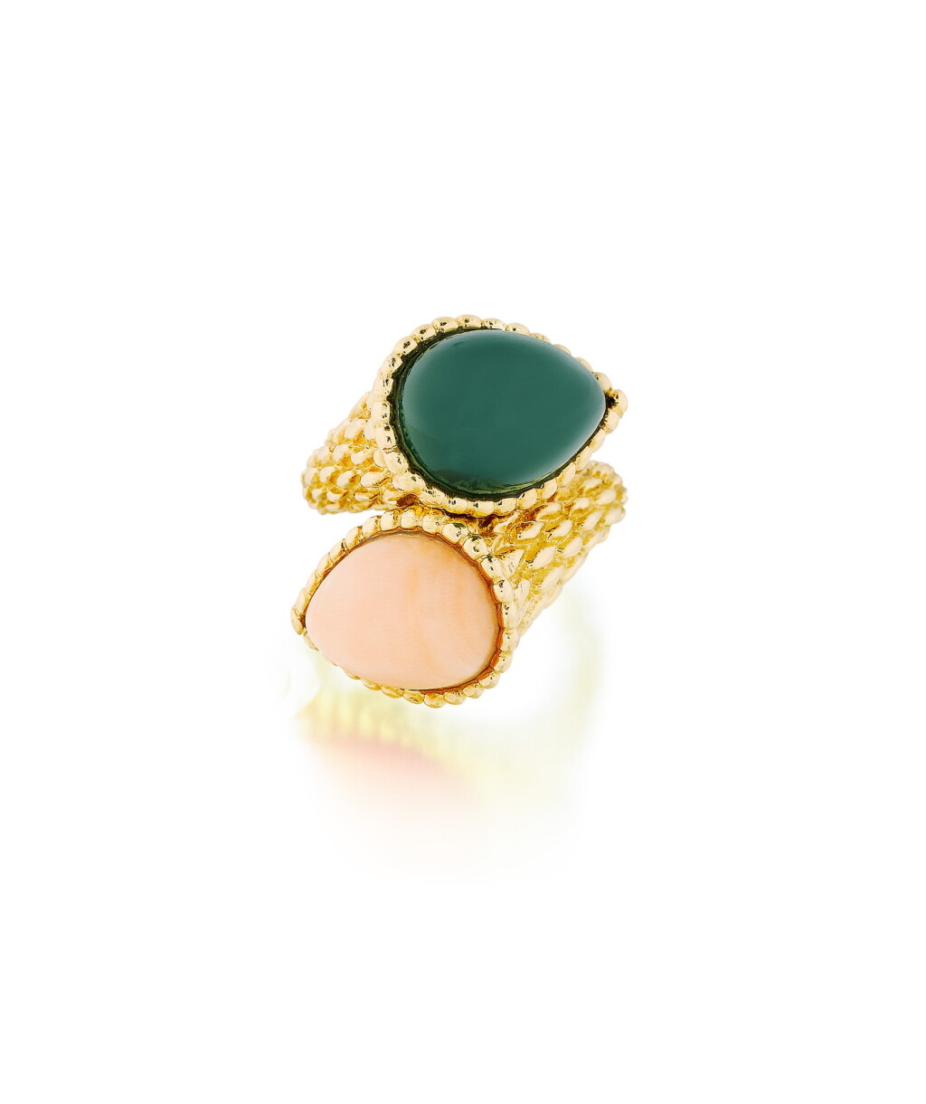 View full screen - View 1 of Lot 125. Bague chrysoprase et corail, "Serpent Bohème" | Chrysoprase and coral ring, 'Serpent Bohème'.