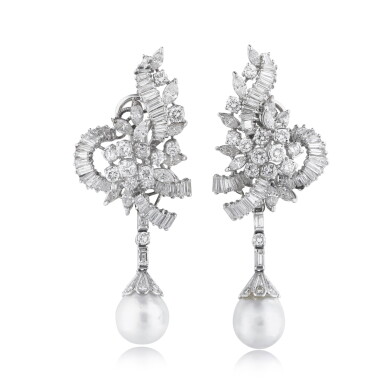 View full screen - View 1 of Lot 329. Paire de pendants d'oreille perles de culture et diamants | Pair of cultured pearl and diamond pendent earrings.