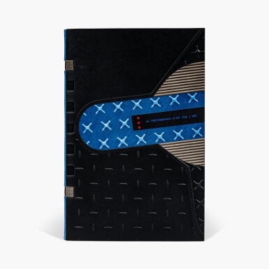 View full screen - View 1 of Lot 108. La photographie n’est pas l’art. 1937. Reliure originale en révorim de type "plaque d'égout 1990" de Jean de Gonet. Édition originale. 12 photographies, imprimées sur papier jonquille..