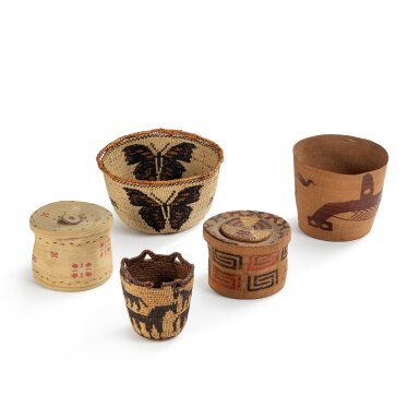 View full screen - View 1 of Lot 102. Ensemble de cinq vanneries, Côte Nord-Ouest et Eskimo | Group of Five Northwest Coast and Eskimo Baskets.